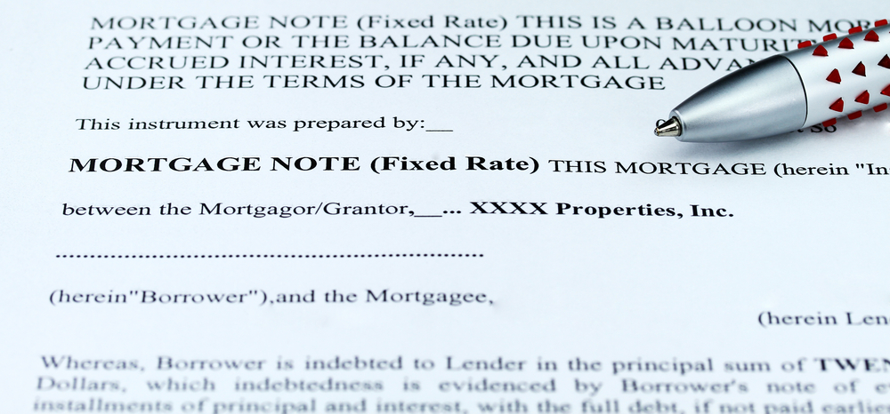 Mortgage form and pen, calculating prepayment penalties for early repayment in BC